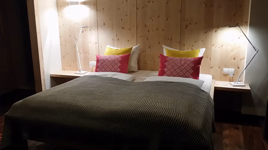 Swiss stone pine room in the Christina flat